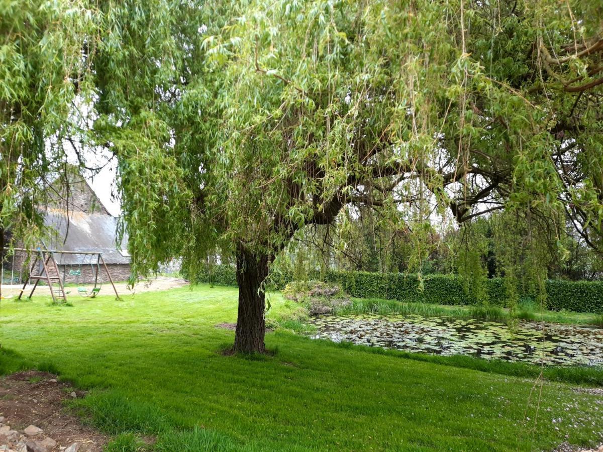 A La Memoire De Merlin & Spa Saint-Malon-sur-Mel Buitenkant foto
