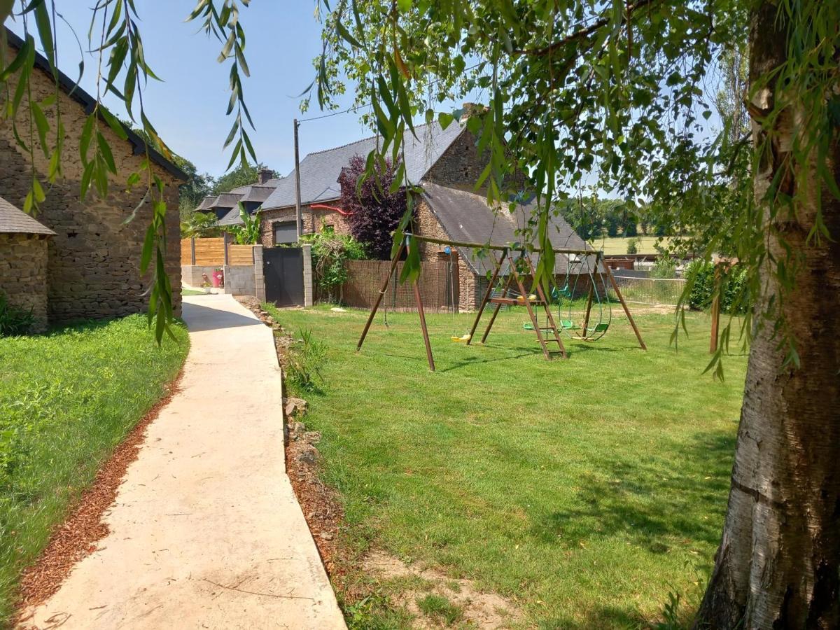 A La Memoire De Merlin & Spa Saint-Malon-sur-Mel Buitenkant foto