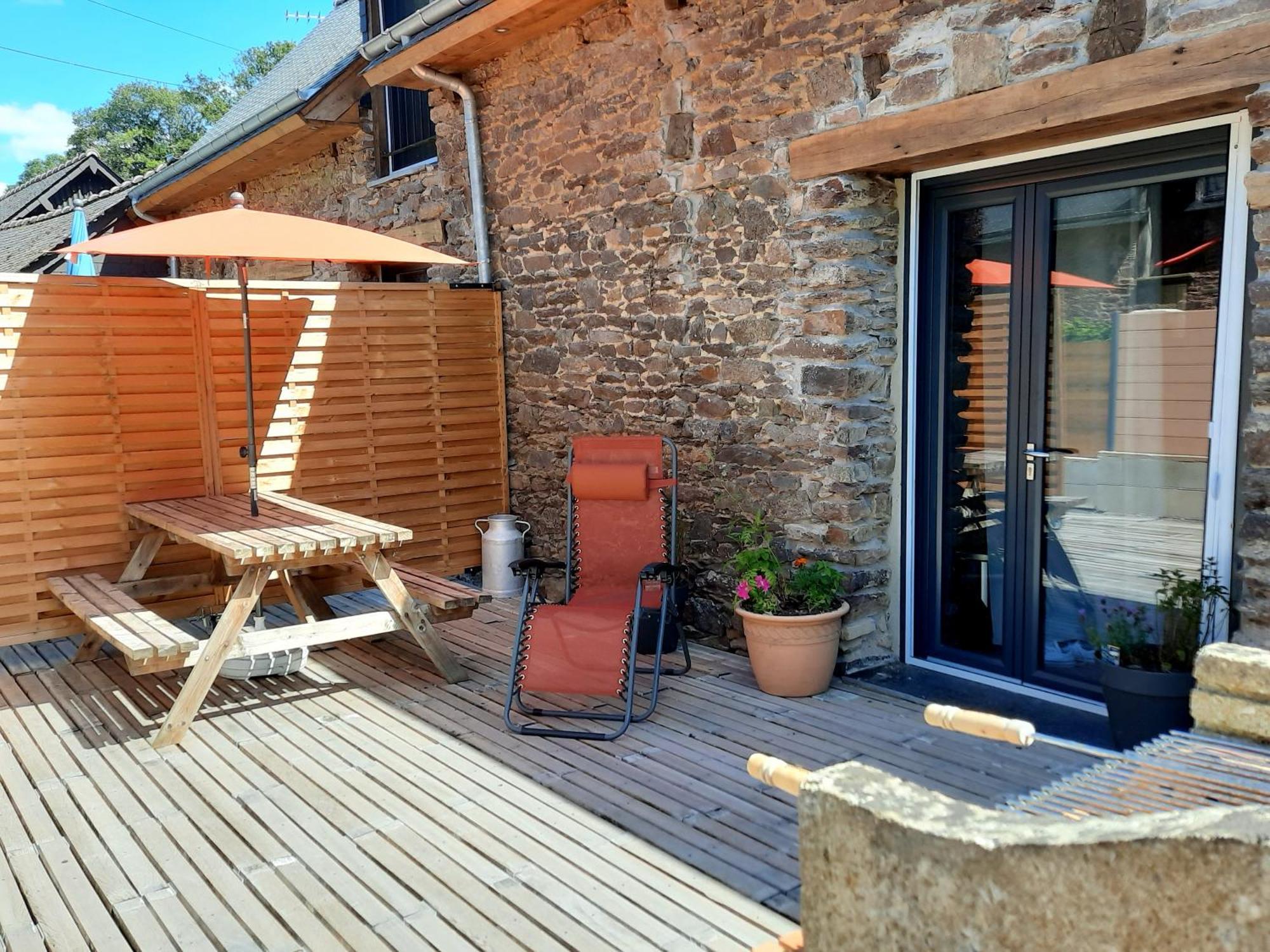 A La Memoire De Merlin & Spa Saint-Malon-sur-Mel Buitenkant foto