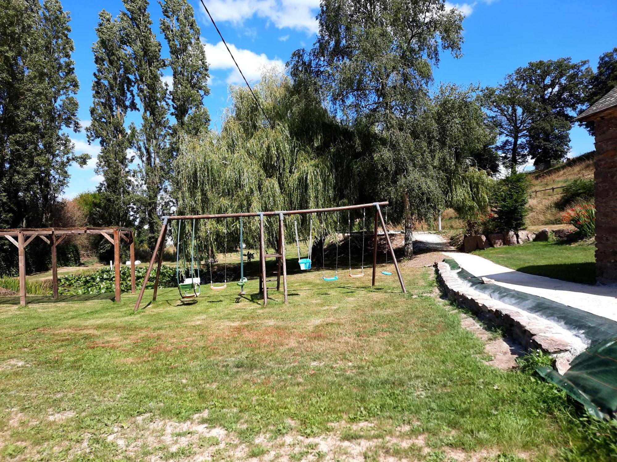 A La Memoire De Merlin & Spa Saint-Malon-sur-Mel Buitenkant foto